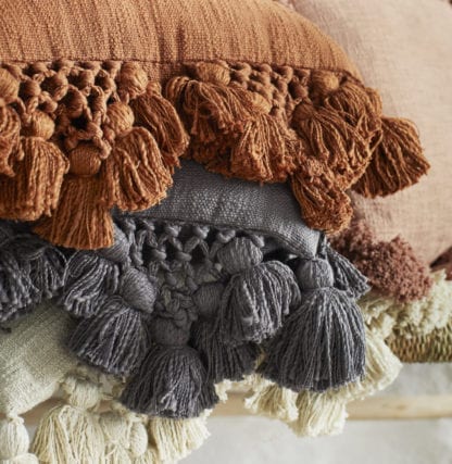 Housse de coussin - Beige & Pompons