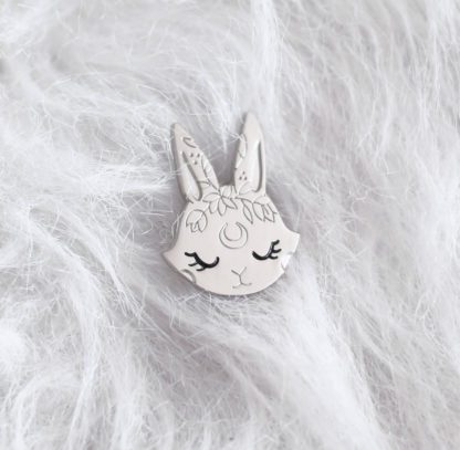 Pin’s émaillé – Lapin lunaire