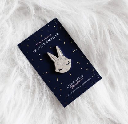 Pin’s émaillé – Lapin lunaire