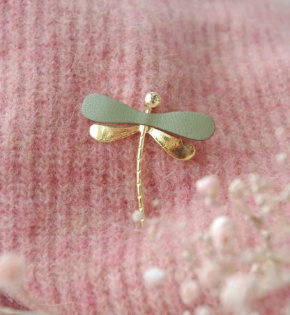 Broche libellule mini – Vert sauge