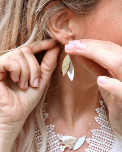 Boucles Saône – Blanc, Or & Paillettes