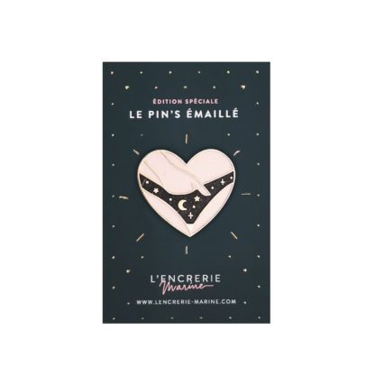 Pin’s émaillé – Au naturel – Culotte rose