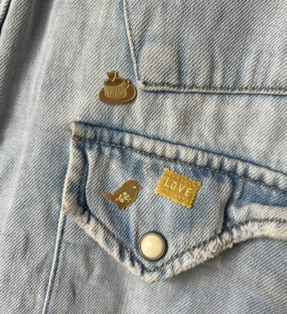 Pin's Barnabé aime le café x Adorabili - Oiseau, Tasse, Petit Beurre